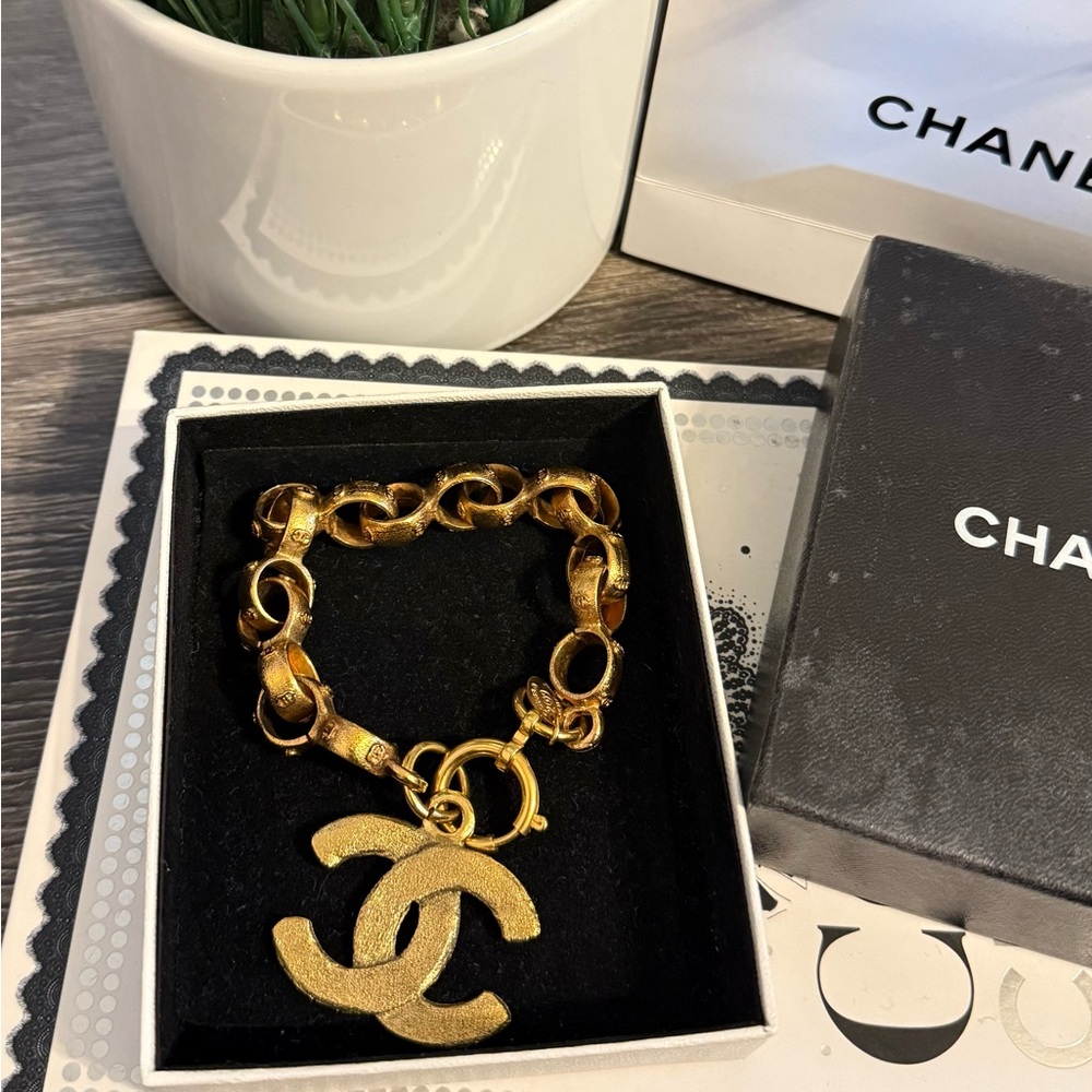 Chanel Vintage Gold Chain Link CC Logo Charm Statement Bracelet